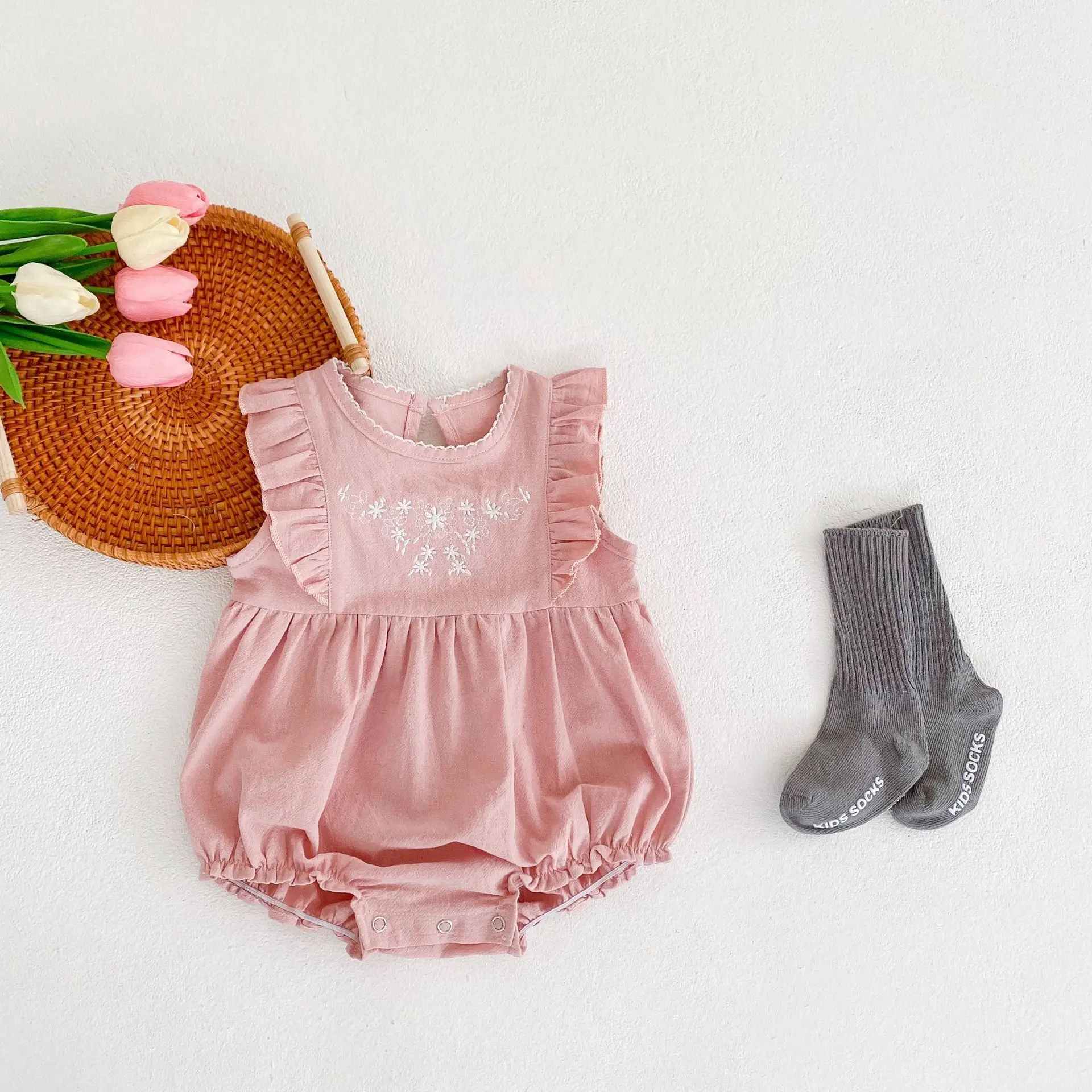 

2023 Summer New Korean Infant Baby Girl Jumpsuit Cotton Solid Sleeveless Embroidery Triangle Romper Cute Toddler Girls Bodysuit