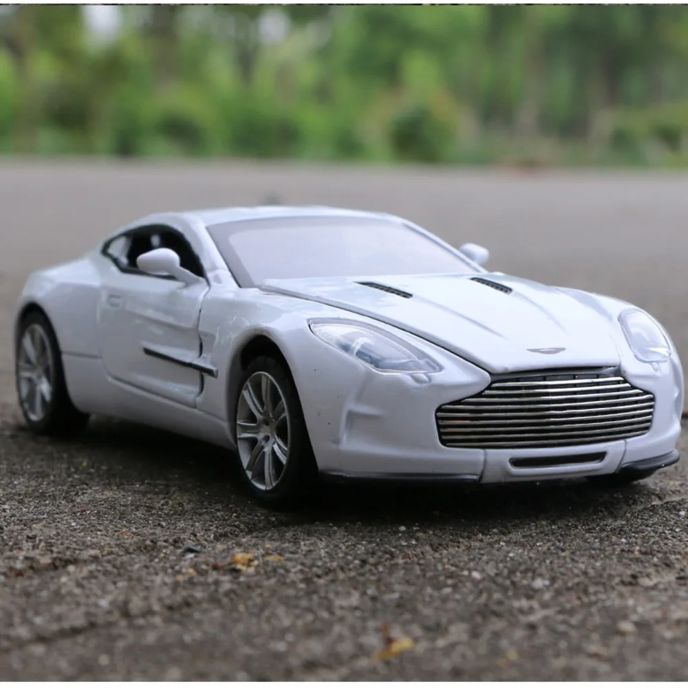 

1/32 Aston Martin One-77 V12 Supercar Toy Car Model 4 Doors Opend Alloy Diecasts Matel Vehicles Body Rubber Tire Children Toys