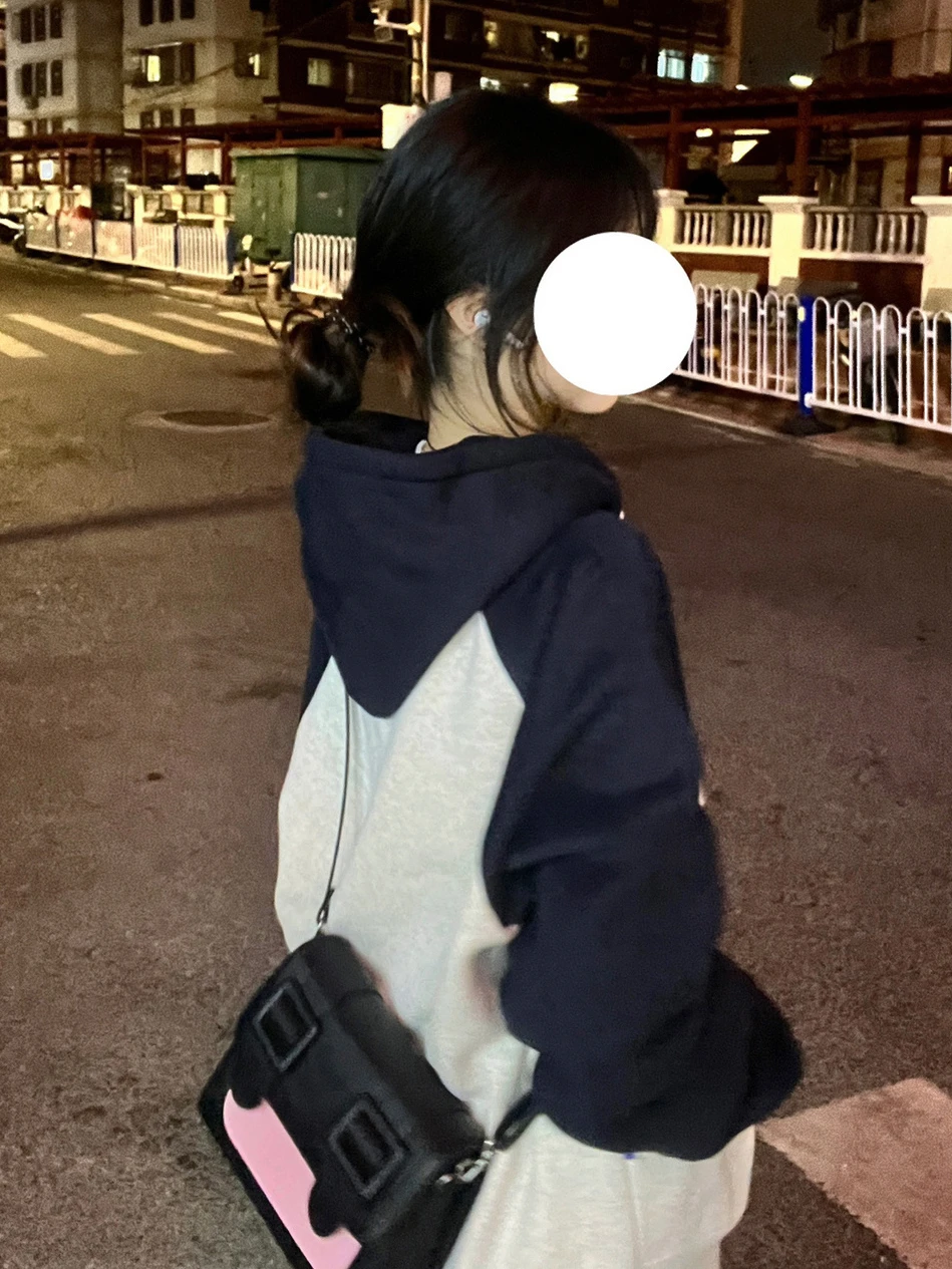 Рисунок 5 - Толстовка женская с капюшоном