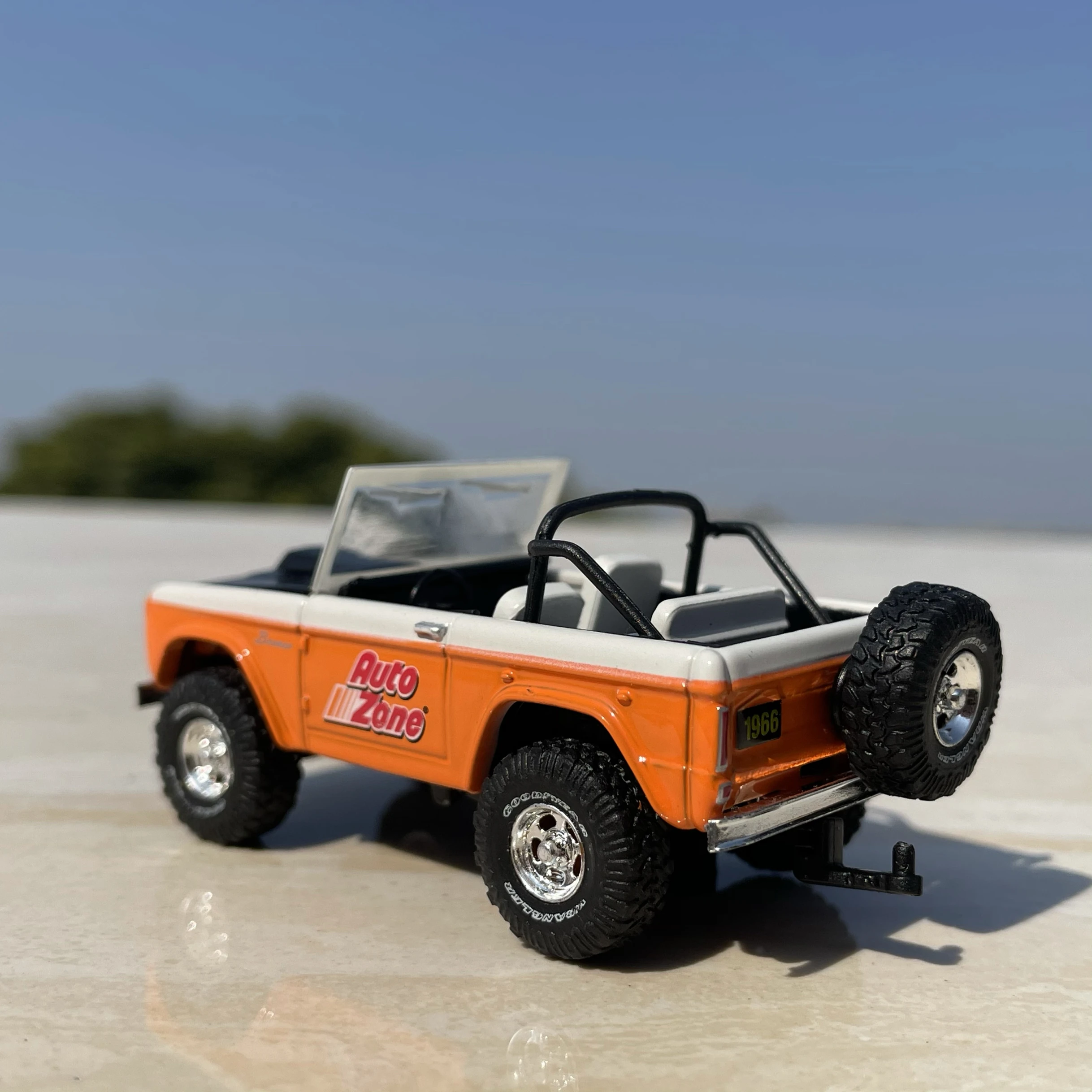 Масштаб 1:64 литой под давлением сплав Ford Bronco внедорожник игрушки модель