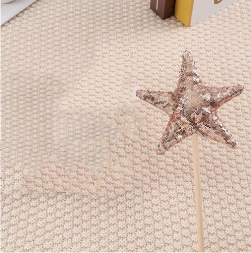 

Детская золотисто-белая корона для девочки