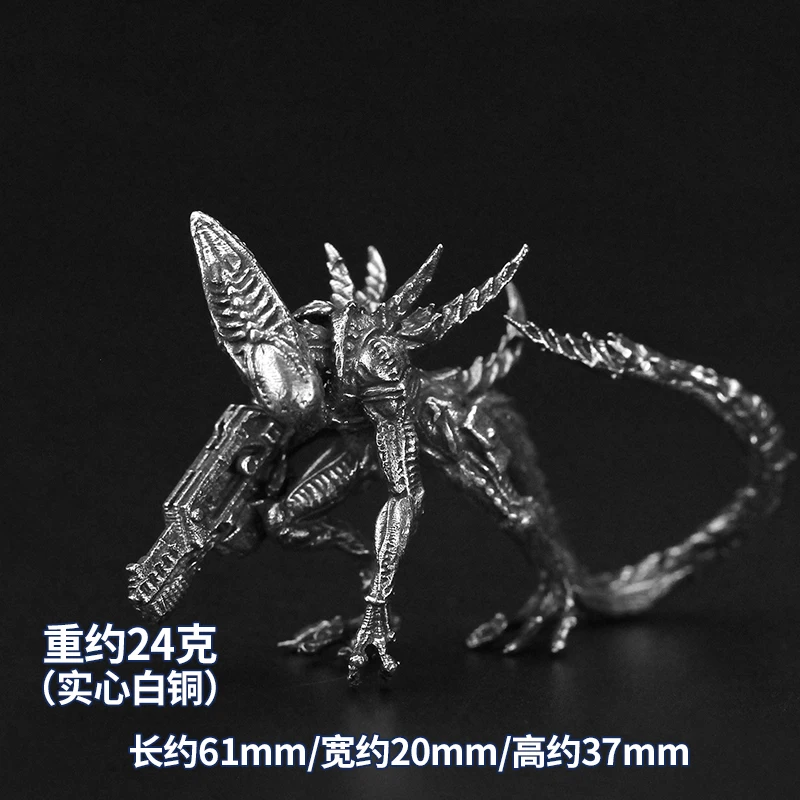 

Металлическая модель солдата из меди