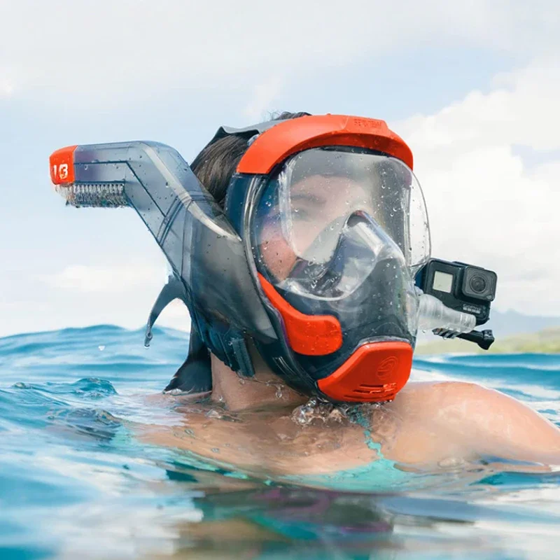 Взрослая маска для подводного плавания может быть оснащена противотуманной