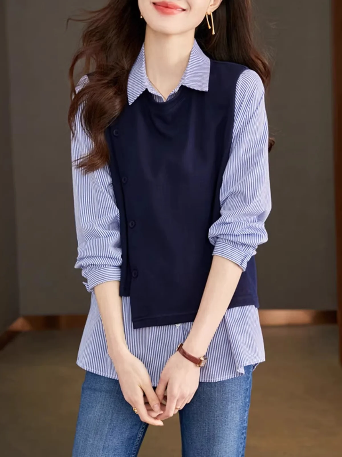 Распродажа сбор утечек ~ Прилавок из шкафа Элегантные универсальные рубашки в