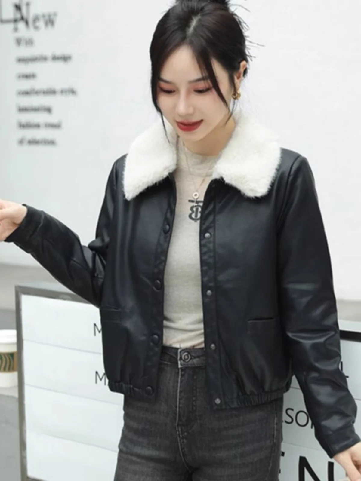 Fleece-lined Leather Coat Outerwear Leather jacket Thickened Autumn and Winter New Fashion Fur Collar Western Sle Short Top...