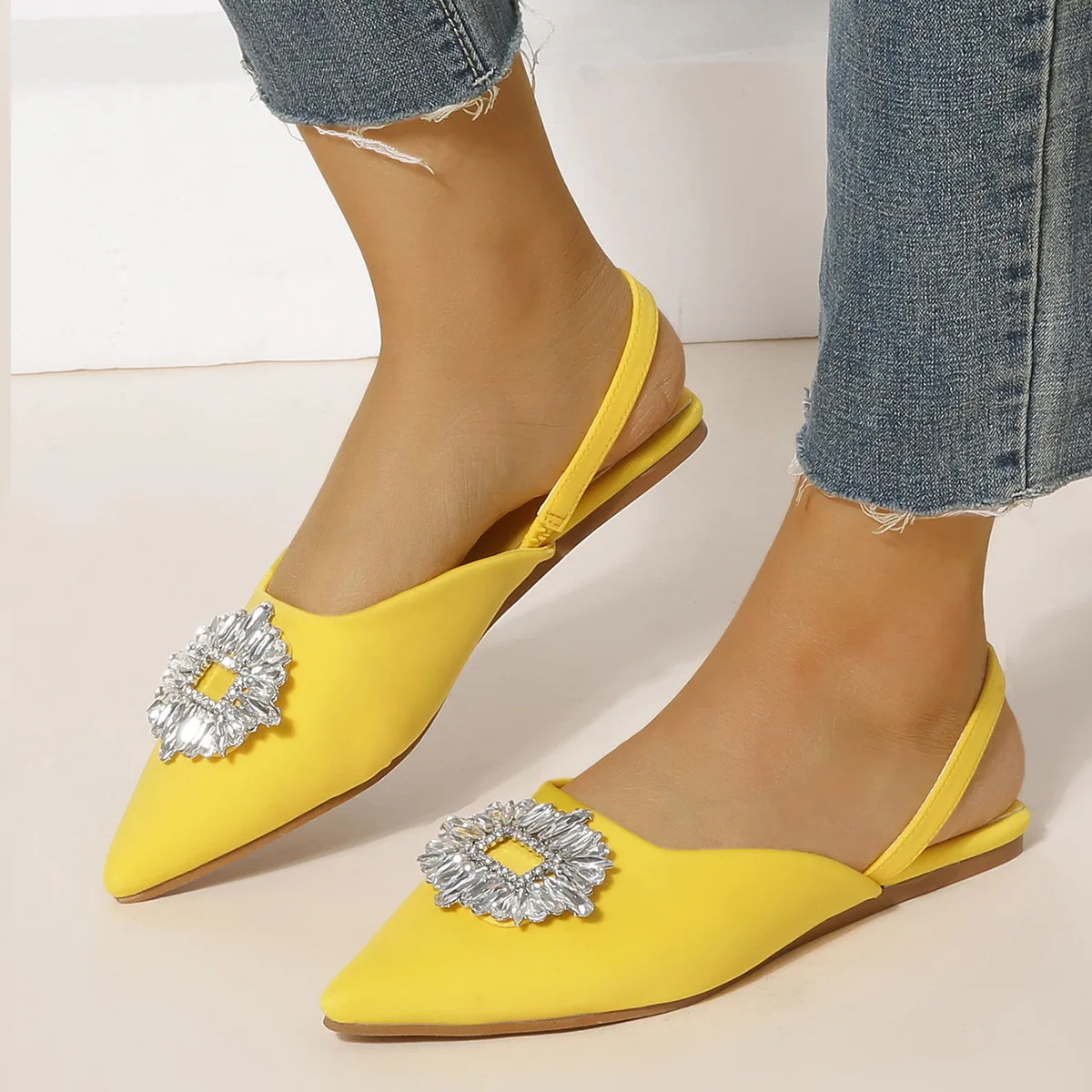

New Fashion Sandals Flat Bottom Female Ankle Wrap Pointed Toe with Rhinestone Women Shoes 40 41 42