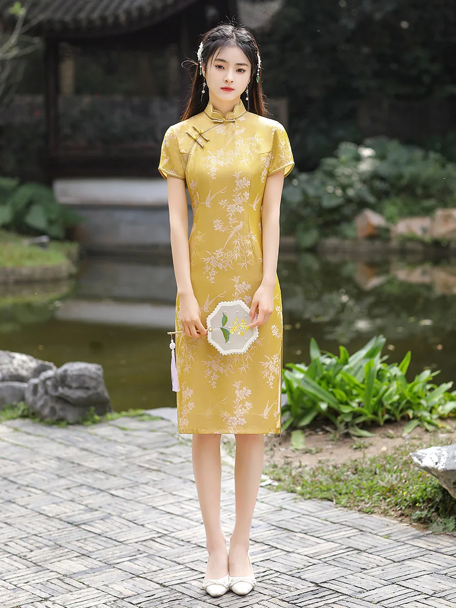 

FZSLCYIYI Традиционный китайский воротник с коротким рукавом женский атласный Ципао длиной до колена для свадьбы