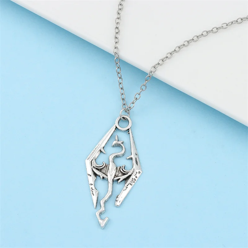 Женское Ожерелье с изображением черепа и Сатурна |