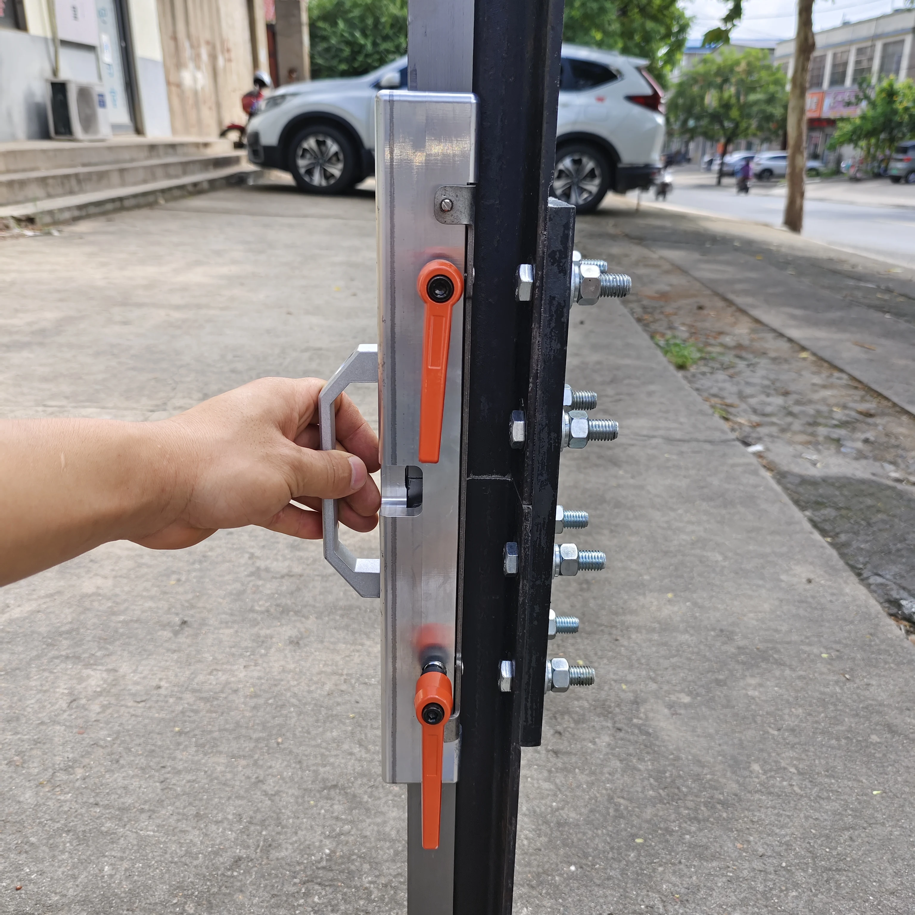 

Инструмент для выравнивания соединений лифта