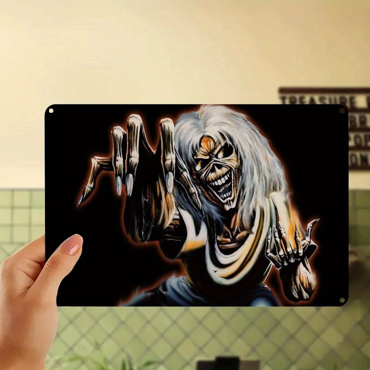 

Металлическая вывеска с черепом Эдди