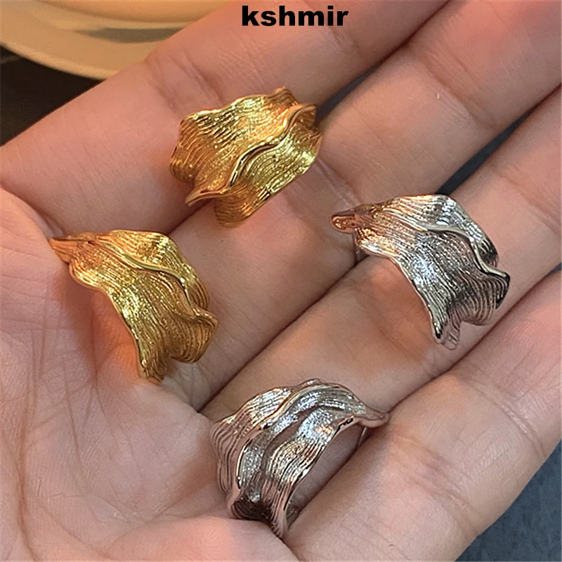 

kshmir Irregular Pleated C-shaped earrings design sense earring personality geometric metal earaccessories wholesale