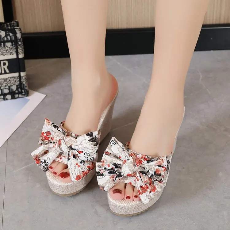 Шлепанцы женские на платформе сандалии высоком каблуке пляжные шлепанцы