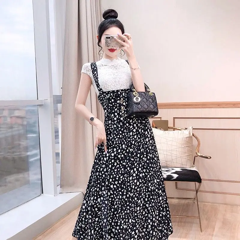 

2022 Summer Summer Fashion Suits Female O-neck Solid Lace Tops and Loose Printed Suspender Skirts Ladies Two Piece Sets R96