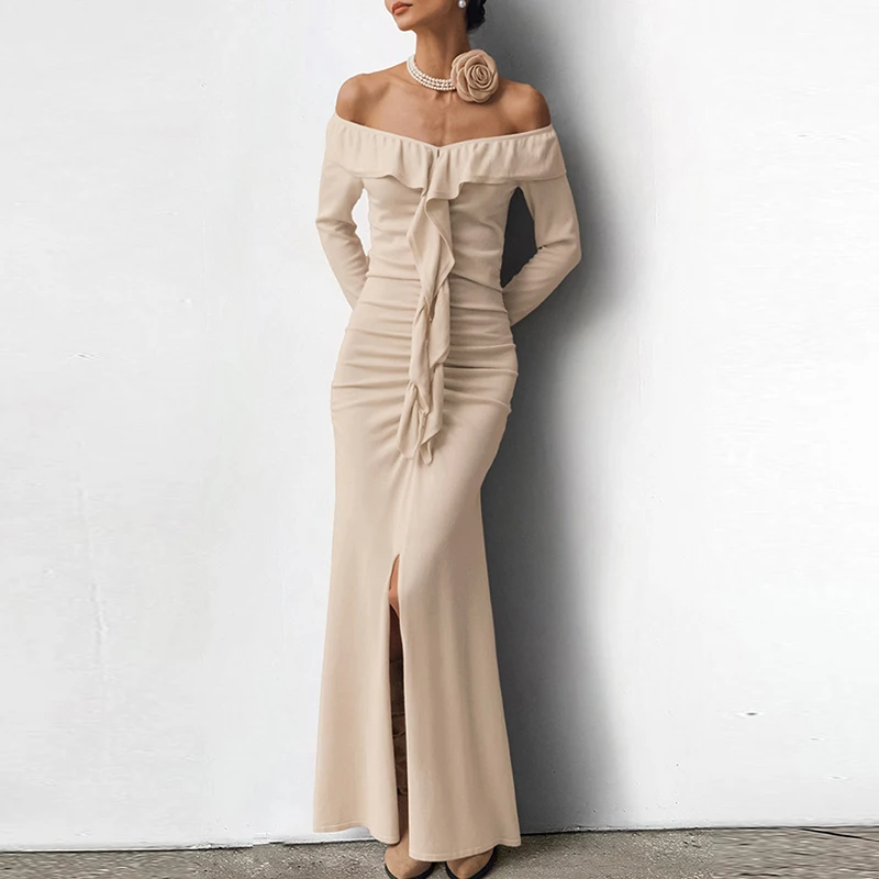 Женское вечернее платье с открытыми плечами и высокой талией