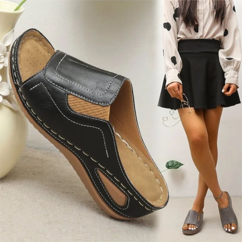 

Летние легкие Нескользящие шлепанцы женские модные на танкетке в стиле ретро женские кожаные удобные износостойкие сандалии с открытым но...