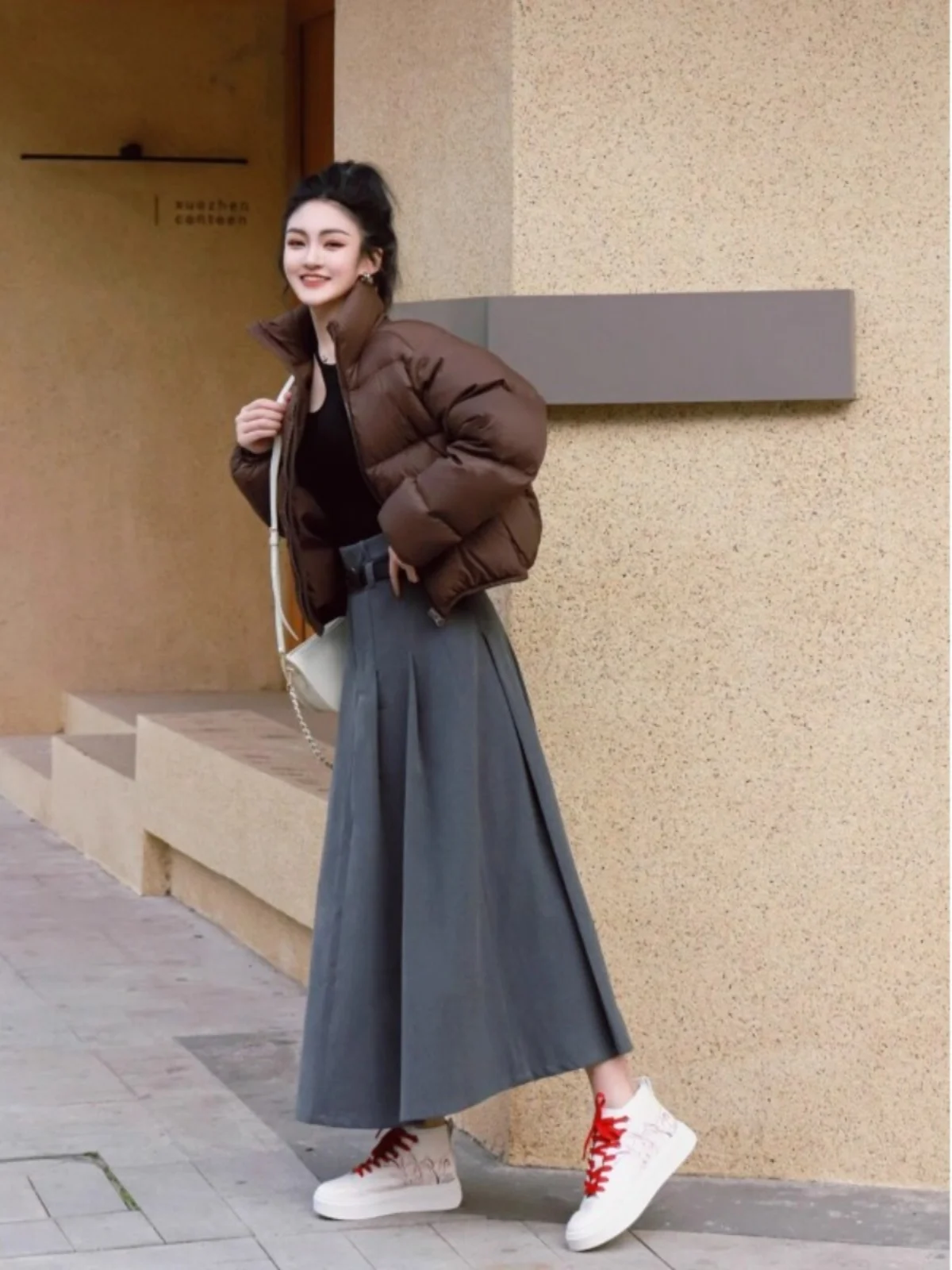 Coffee Color Stand Collar Short Down jacket Women Winter 2023 New Kendall Sle Small Man White Duck Down down Coat Outerwear