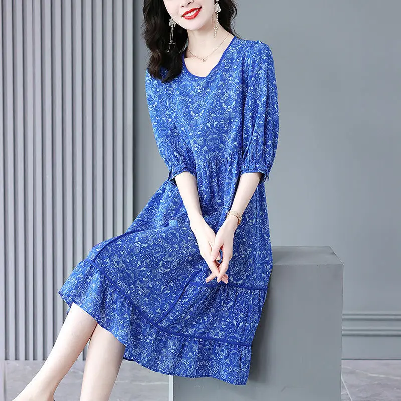 

Fashion Dress Female 2022 Spring And Summer New High -end Temperament Foreign V Neck Solid Loose French Crushing Medium Skirt