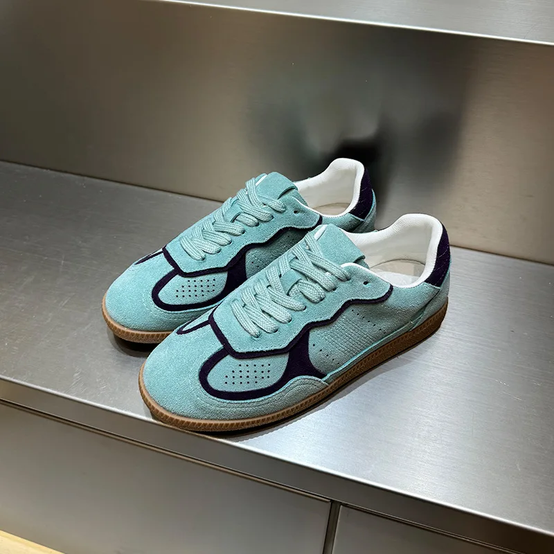 Кроссовки женские из натуральной кожи на шнуровке с круглым носком