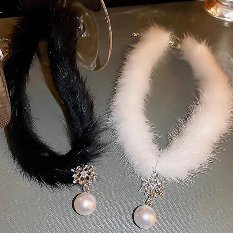 Пушистое ожерелье-чокер белый/черный