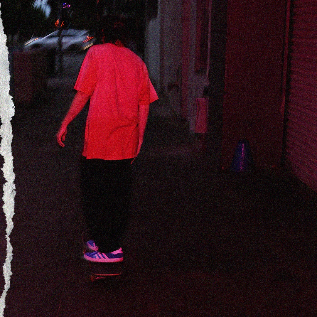 [No Refund Or Exchange for Slight Flaw Models] round Two Loose Youth Casual Chest Print T-shirt