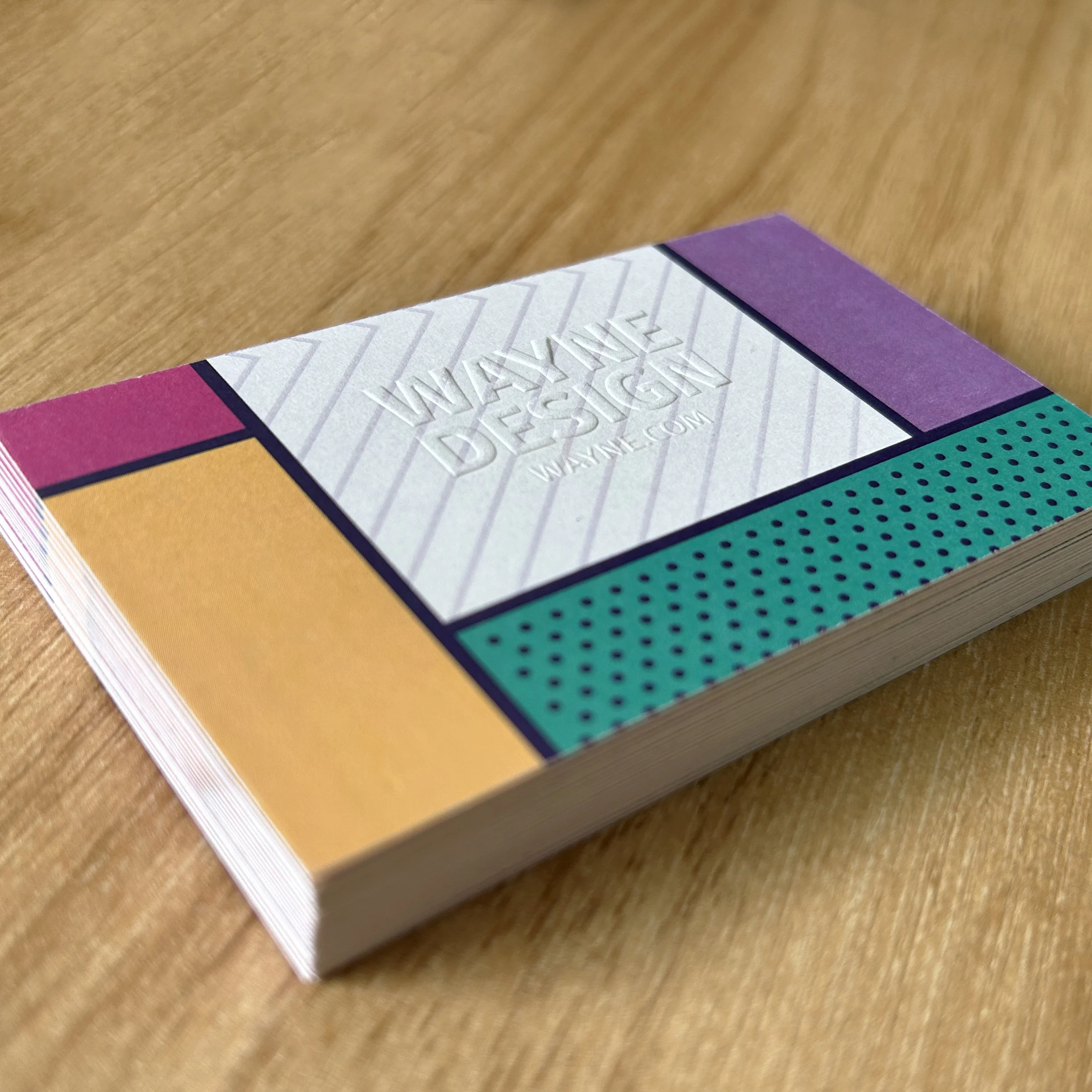 Визитная карточка с тиснением на толстой бумаге цветная визитная логотипом