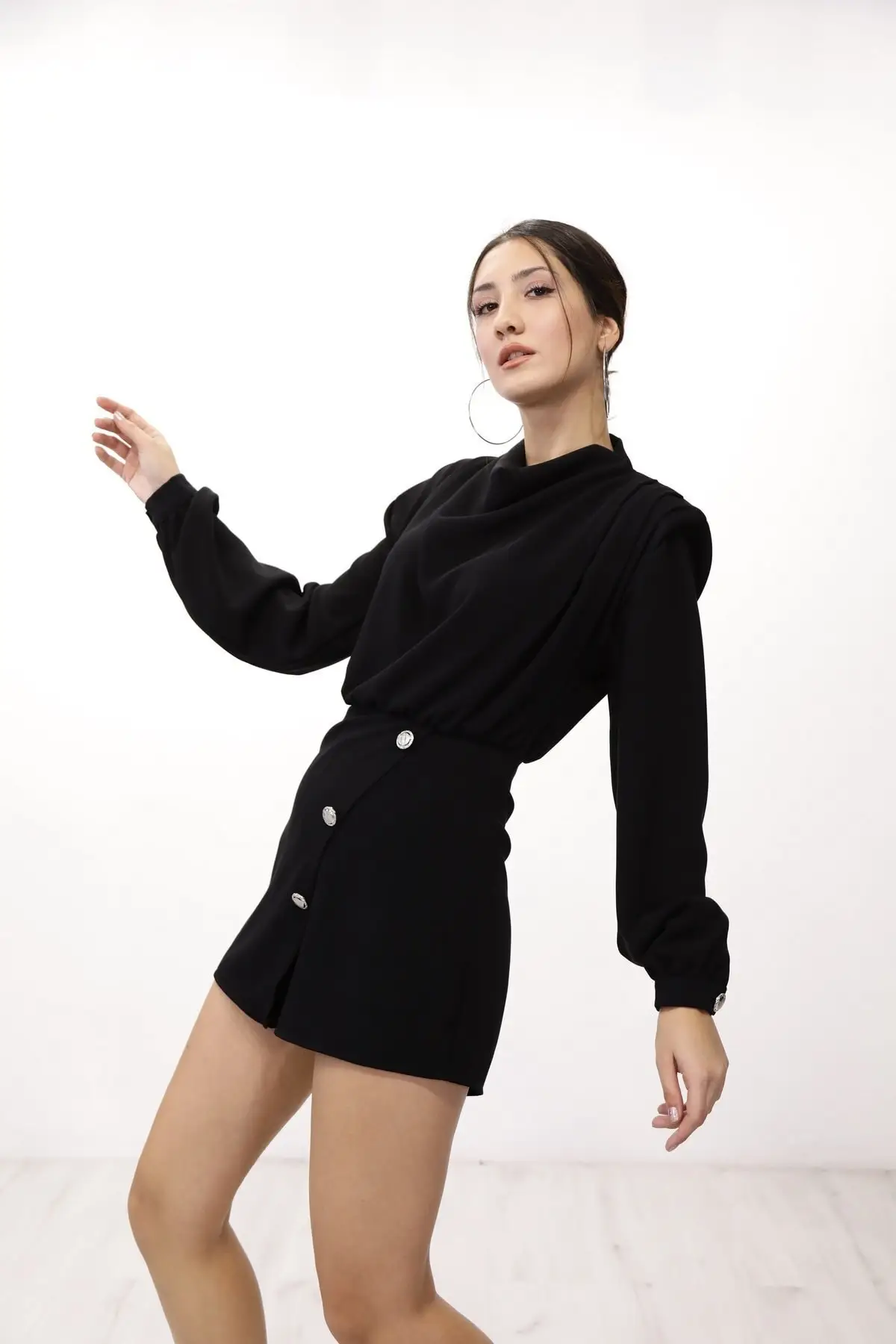 

Women's Overalls Shoulder Pleated Shorts Jumpsuit Hot Style Quality Fabric Sleeveless Baggy Trousers Casual Jumpsuit