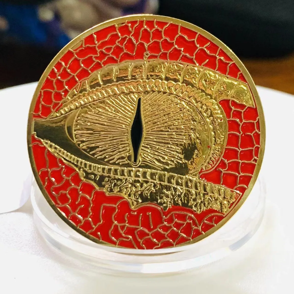 

Коллекционная монета Pallas с красным драконом