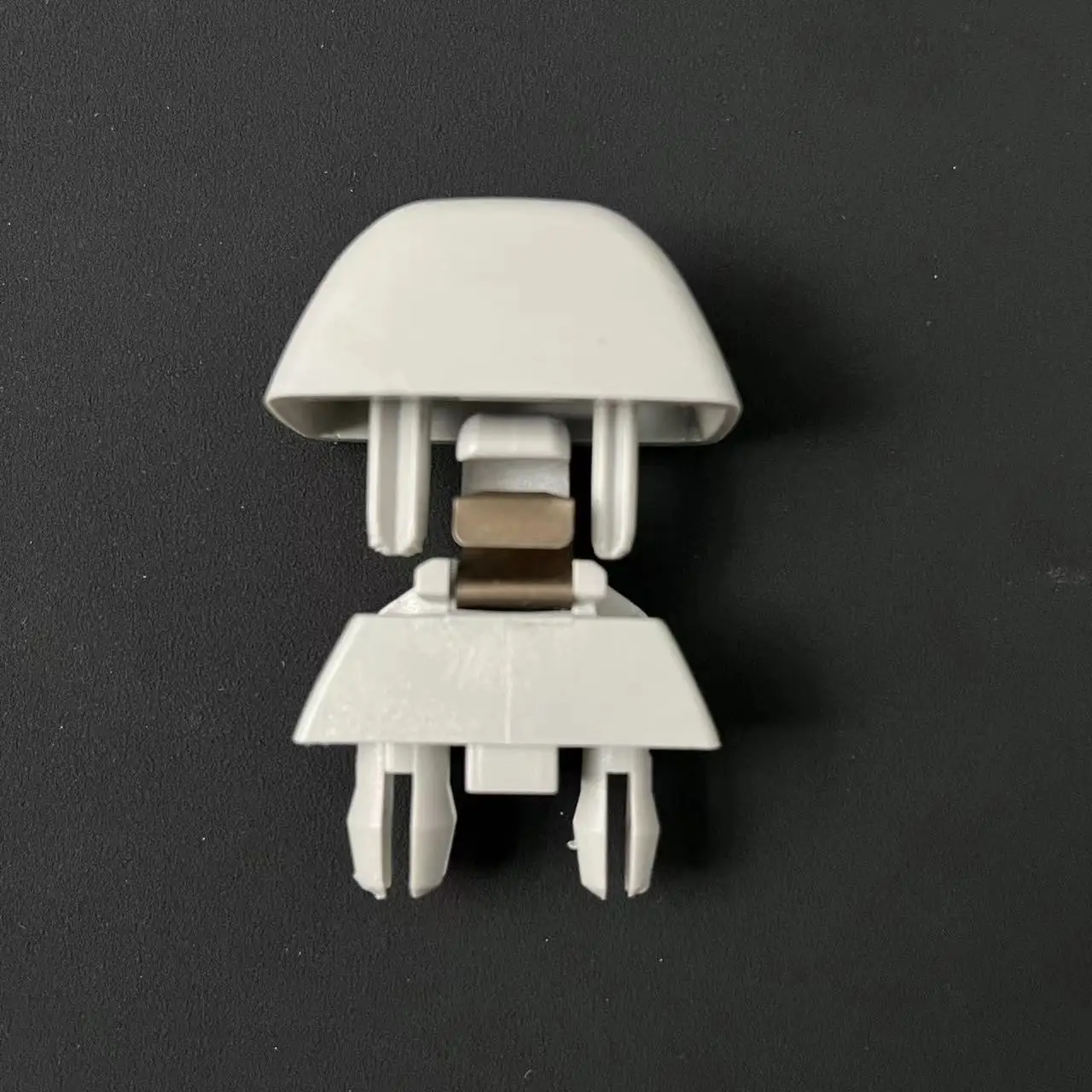 

Автомобильный зажим для солнцезащитного козырька, крюк, кронштейн, вешалка, фиксатор, зажим для VW Passat B7 Polo 5 6R GTI Up Skoda Rapid Citigo 2012-2015 6R0857561