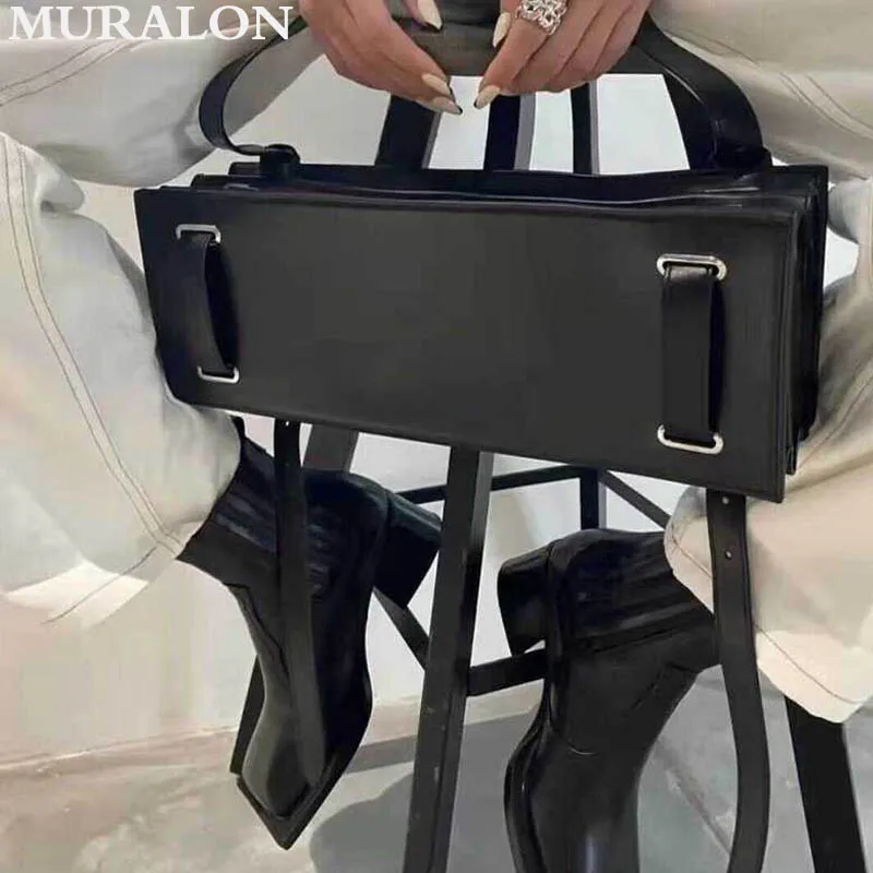 Универсальная темная стильная сумка на плечо квадратной формы осень-зима 2024