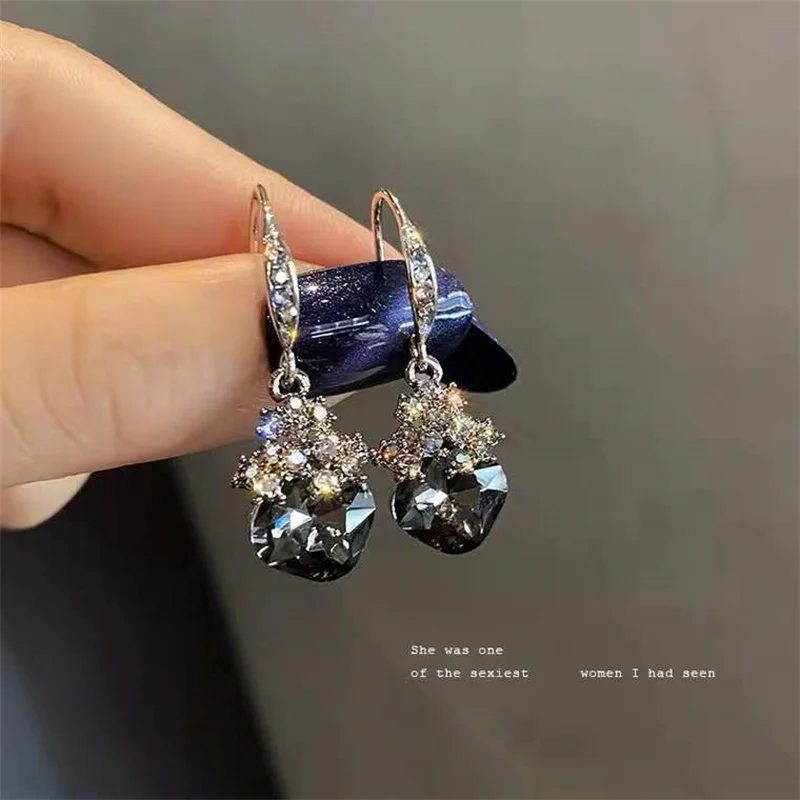 

Korean High-end Black Gem Flower Rhinestone Woman's Ear Hook Fashion Simple Personality Shiny Earrings Female Party Accessories
