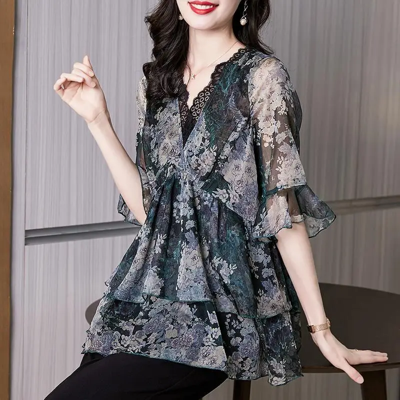 

Blouse women's high -end atmosphere 2022 spring new product chiffon shirt lace high -level sensory loose blouse female clothing
