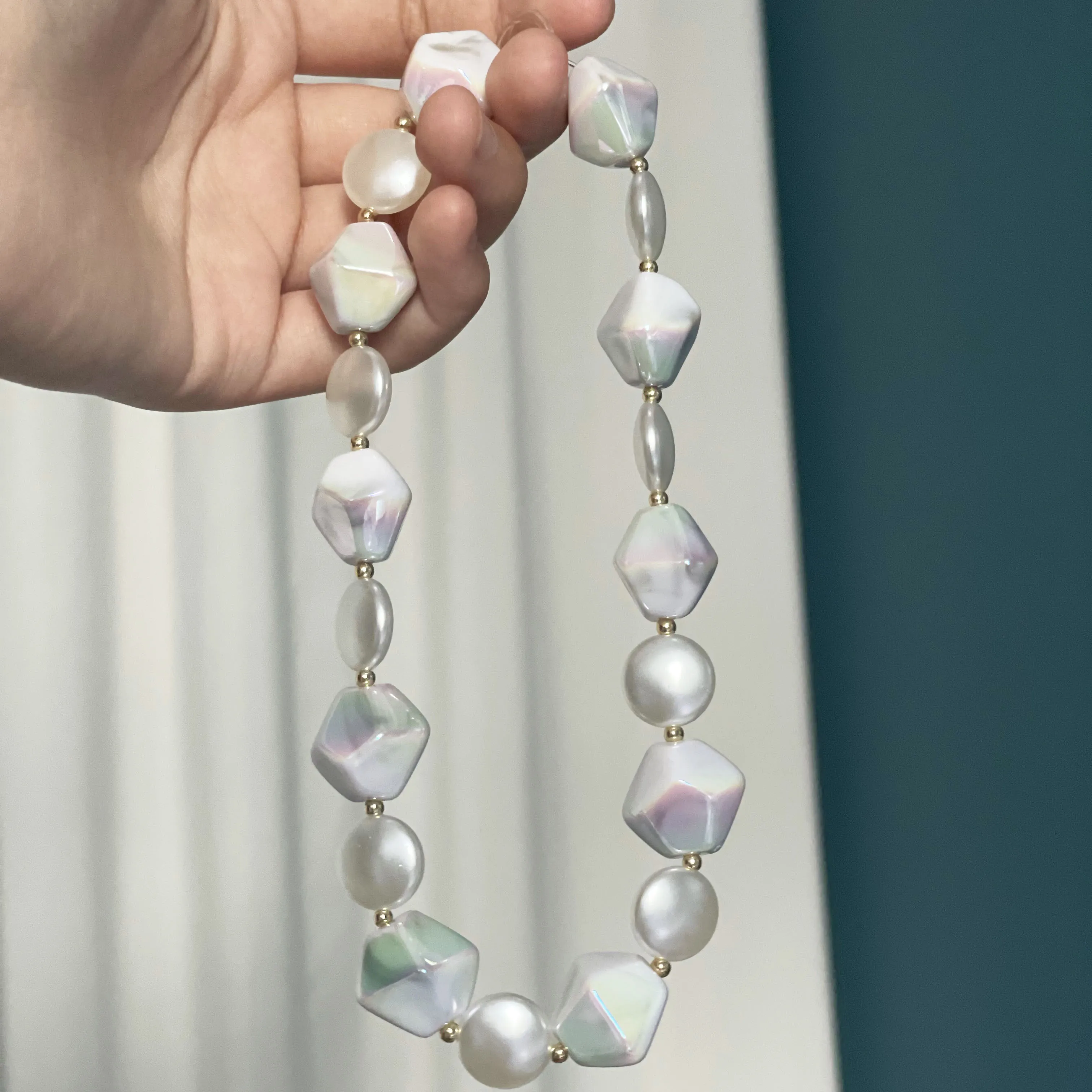 

15pcs Laser Acrylic Beaded Texture Pendant Luxury Anti-loss Bracelet Mobile Phone Chain Hanging Jewelry Gift Accessories