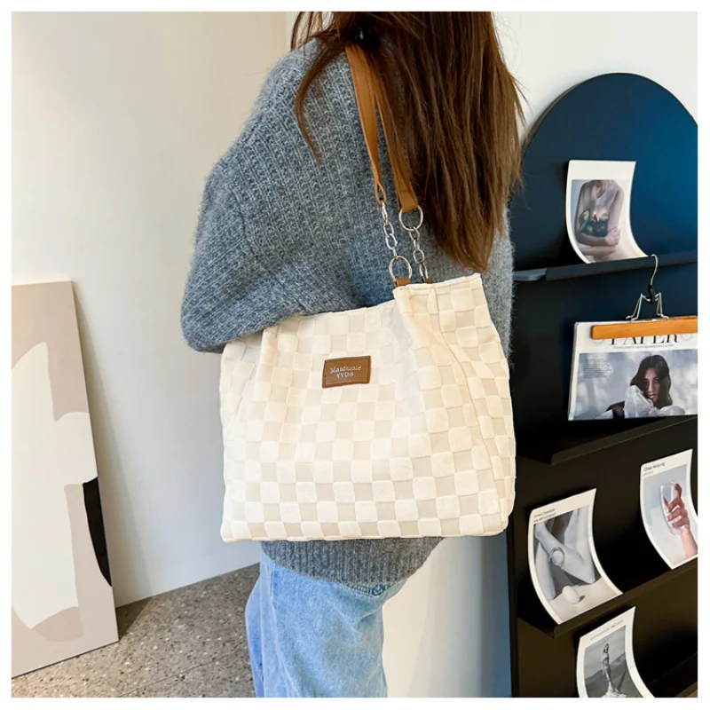 Large Capacity Retro Bag Female Trend Fashion Western Style Commuting Bag One Shoulder Underarm Tote Bag Crossbody Bag for Women