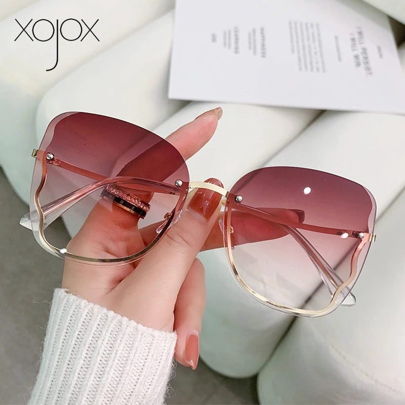 

Модные солнцезащитные очки без оправы XojoX для женщин и мужчин, очки для вождения на открытом воздухе, винтажные градиентные женские очки, но...