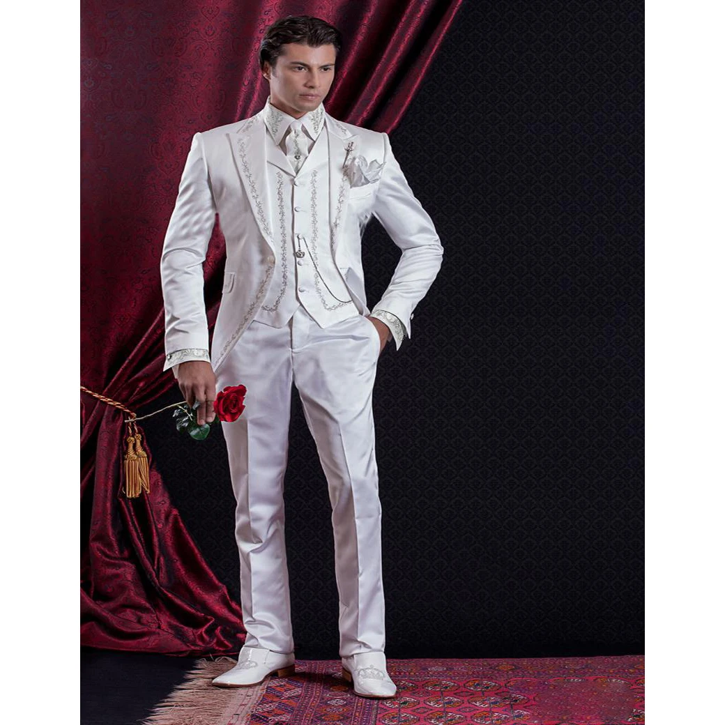 

2022 Custom Made Baroque Style Groom Tuxedos Groomsman Suit Evening Suits Embroidery Decorate Man 's Suit (Jacket+Pants+Vest)