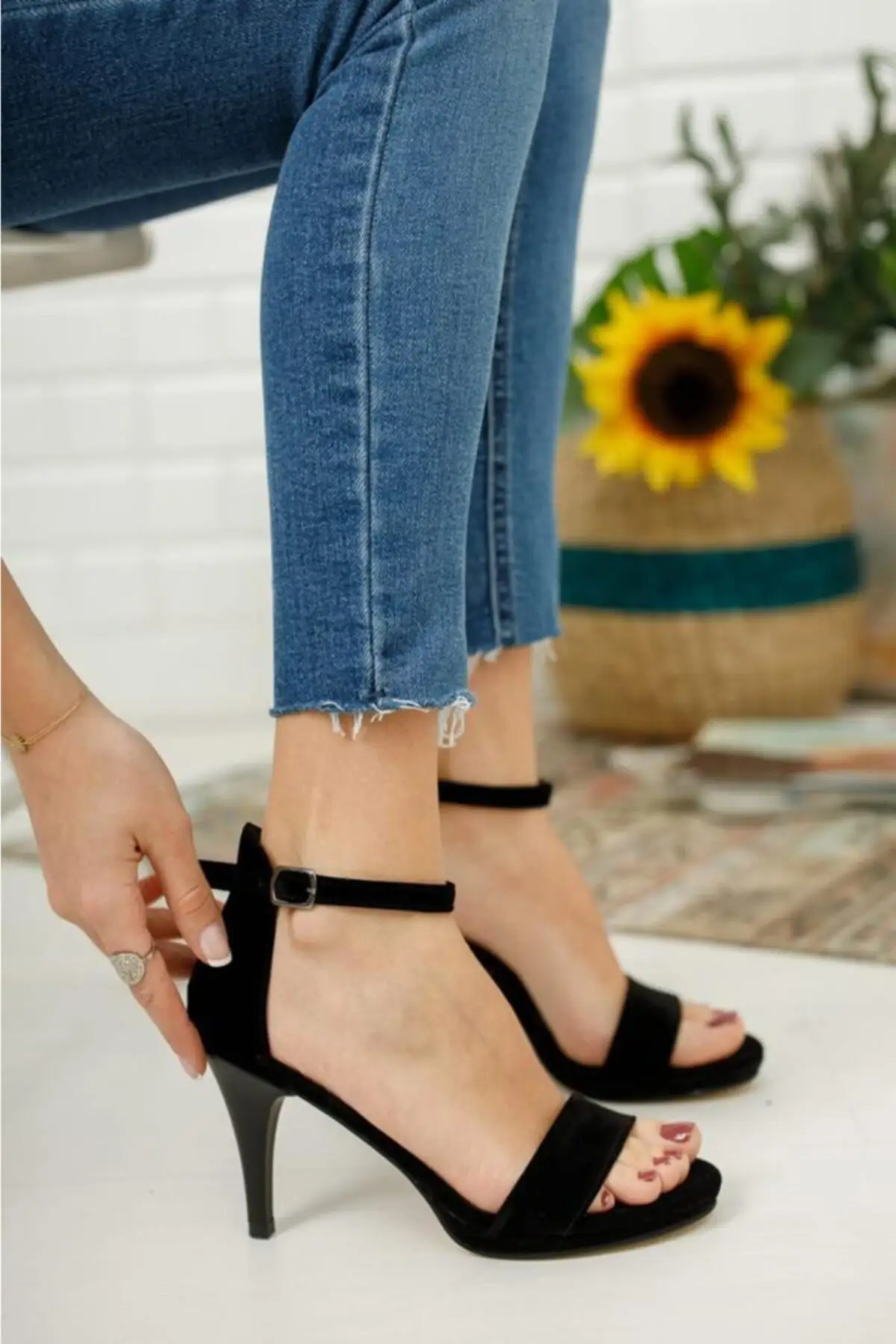 

Летние туфли на тонком каблуке с одним ремешком 6122