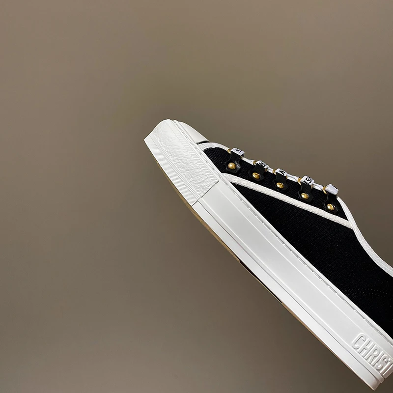 

2023 New Round Toe Women's Embroidered Letter Lace-up Casual Walking Shoes Platform Canvas Shoes Women