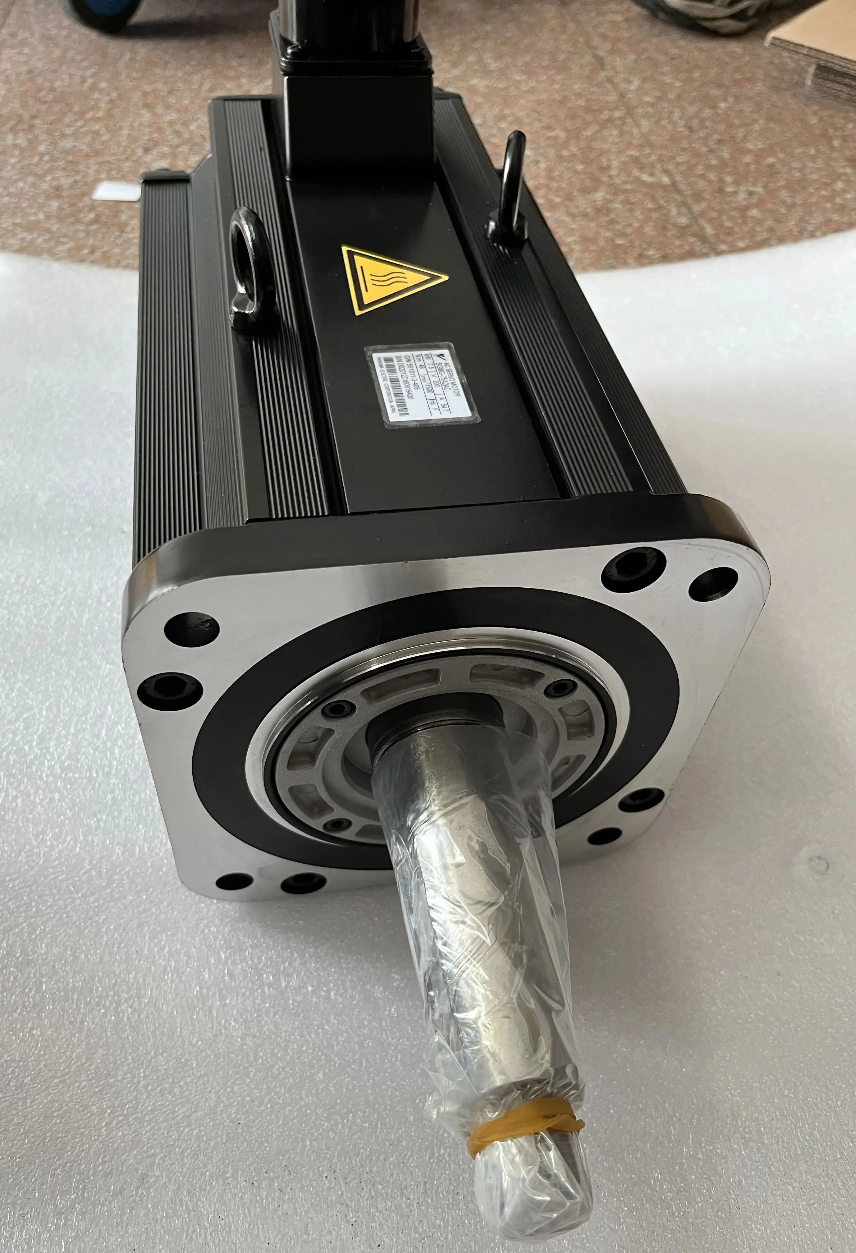 SGMG-75A2AC Совершенно новый серводвигатель SGMG 75A2AC быстрая доставка