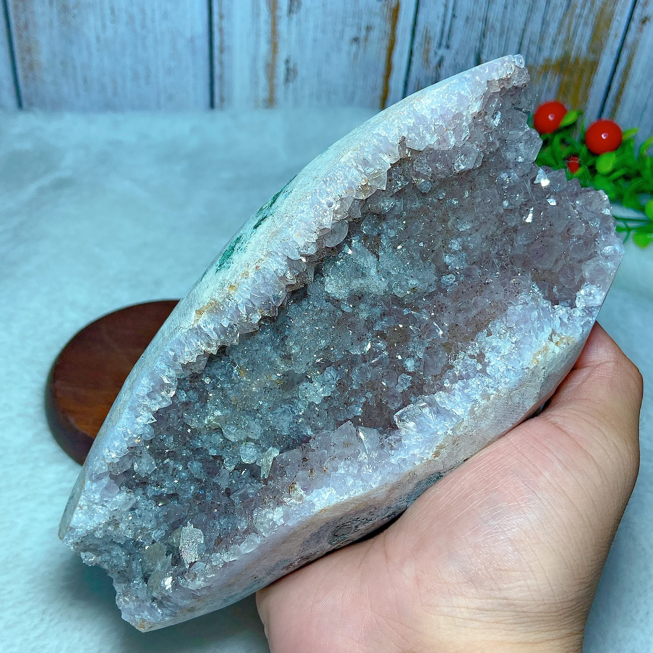 Необработанный аметистовый кластер