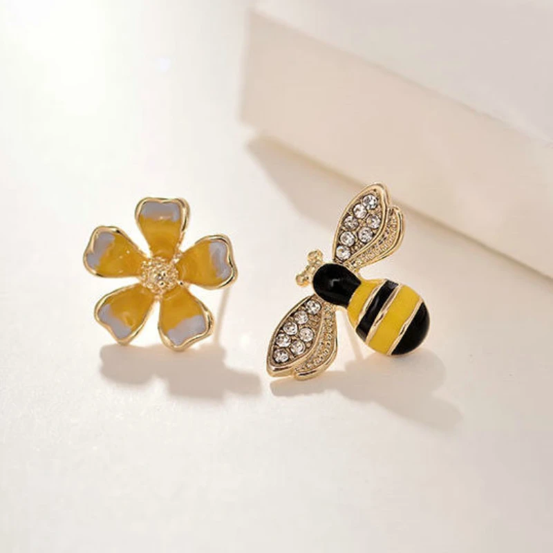 

Винтажные серьги с цветами для женщин, изящные циркониевые висячие серьги с Пчелой, женские элегантные ассиметричные серьги-гвоздики, Модн...