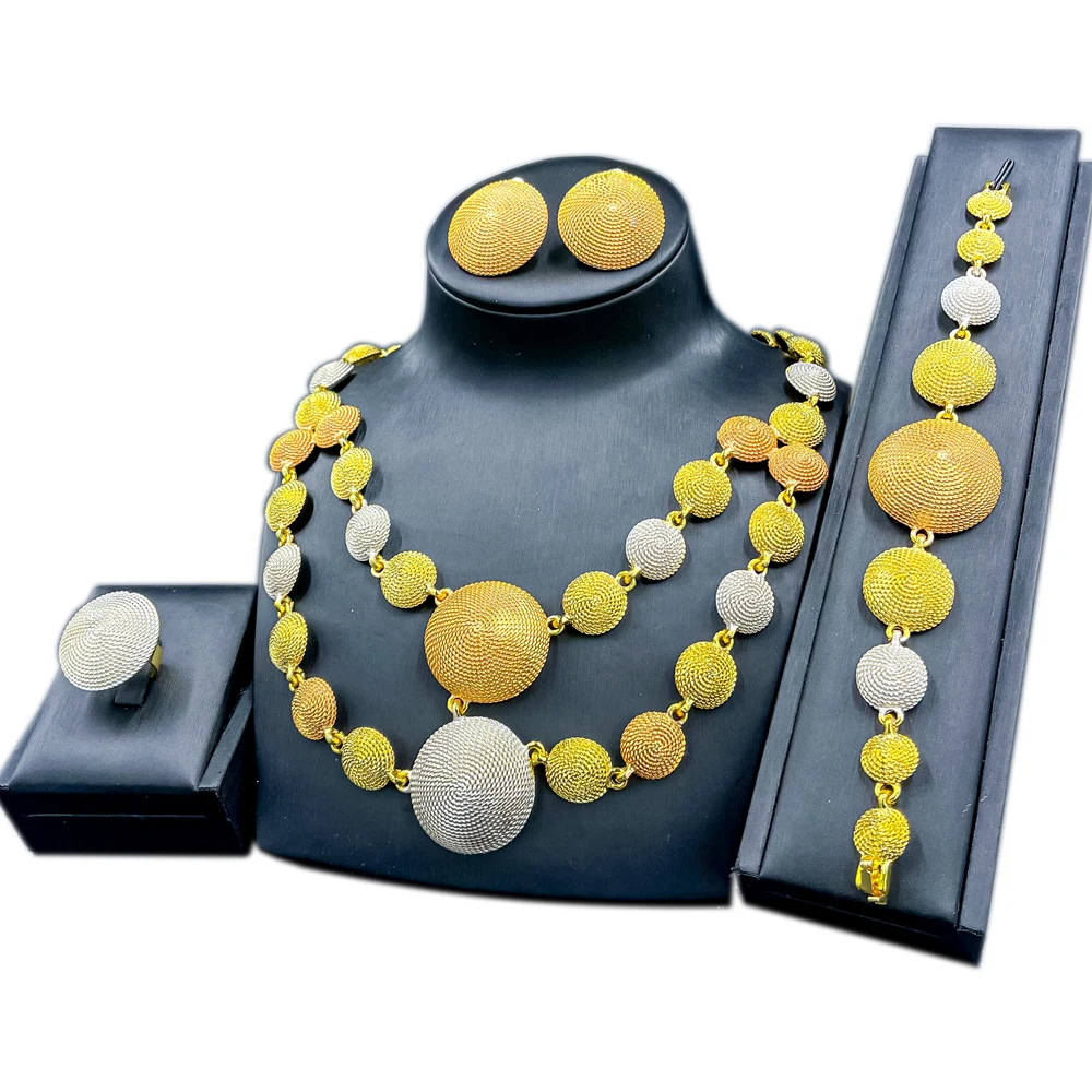 

Комплект из колье и серёг, с круглым браслетом