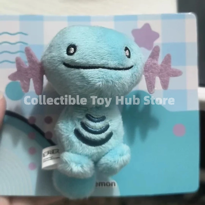 Фото Оригинальный мерч серии Wooper из Pokemon Center, плюшевый брелок-значок Paldean Wooper Quagsire, сумка-кроссбоди, коллекционная кукла из ПУ, подарок. №4