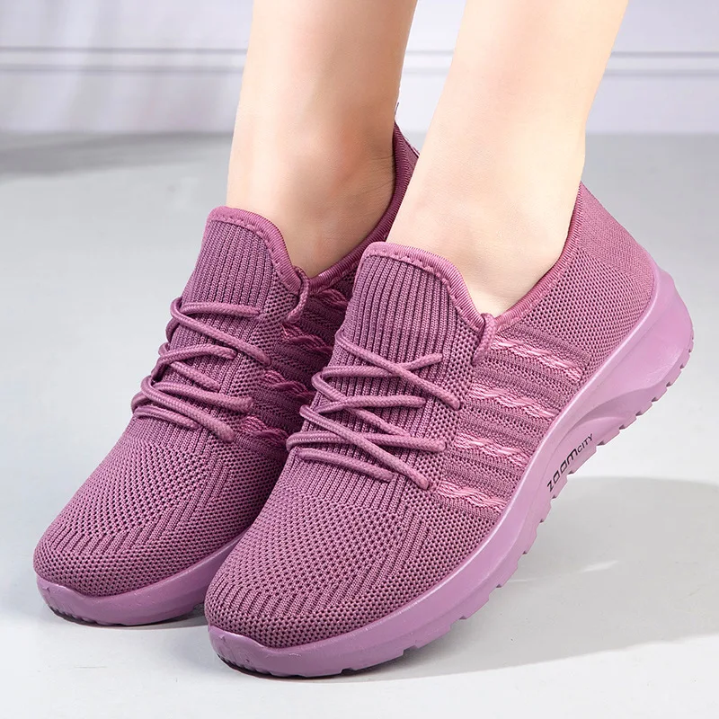 

Женские кроссовки из дышащего сетчатого материала, на шнуровке