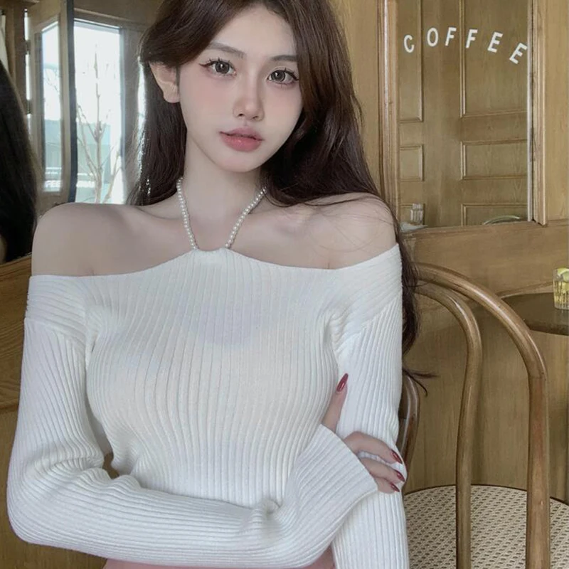 

Lady Slash Neck Off Shouler Long Sleeve T-shirts Black Khaki White Tops Women Elegant Pearl Halter Knitted T Shirt 2023 Autumn