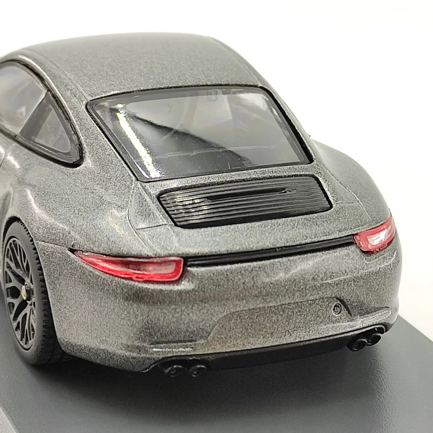 Фото Модель спортивного автомобиля Schuco Porsche 911 Carrera GTS из литого сплава в масштабе 1:43, классика, подарок для взрослых, сувенир, статическая модель для демонстрации №5