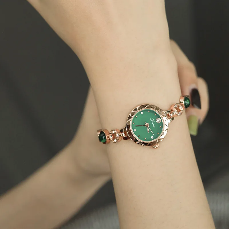 Часы наручные женские кварцевые с браслетом из драгоценных камней