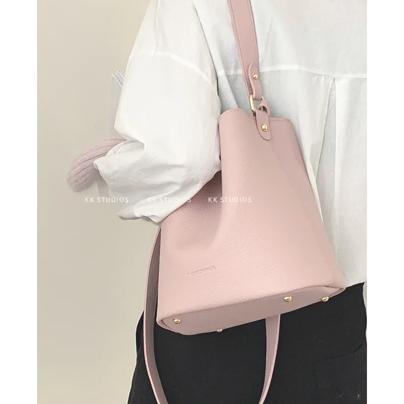 

New Fashion Sweet Pink Niche Temperament Simple Senior Sense Bucket Bag Large Capacity Single Shoulder Armpit Female Bag