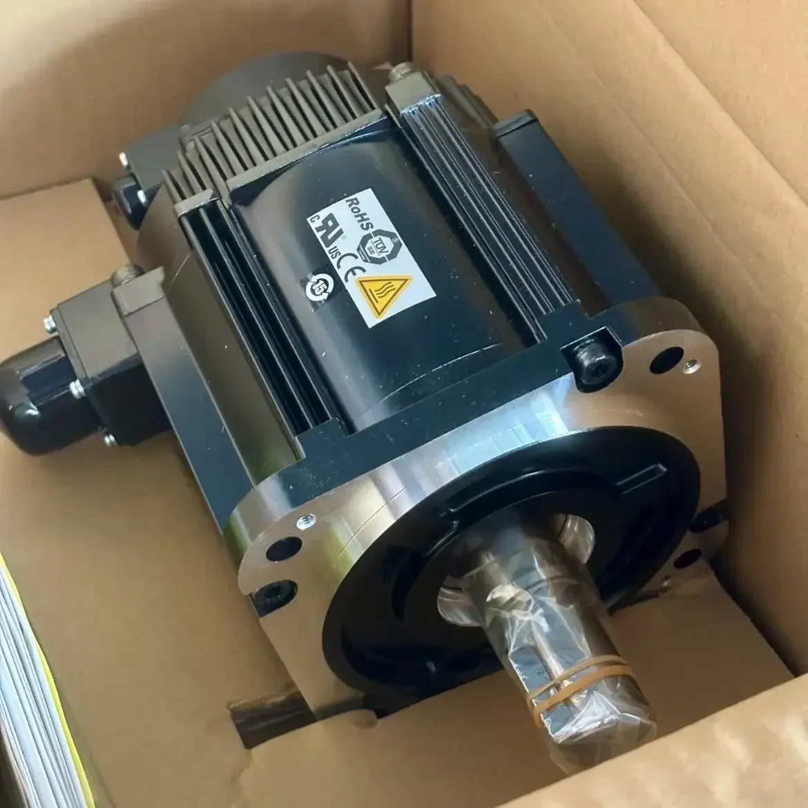 Серводвигатель Yaskawa 5-го поколения SGMGV-09/13/20/30/44ADC/ADA/A3C61/6S/6C/2B/41