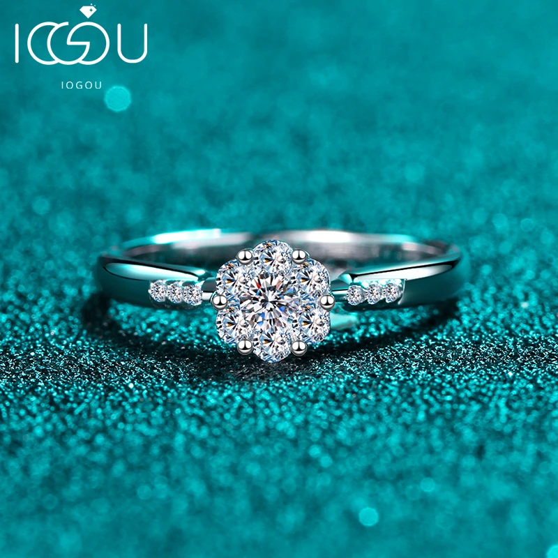 

IOGOU 925 Sterling Silver 0.24ct D Color Moissanite Classic Halo Rings For Women Girls Engagement Gift With GRA Certificate