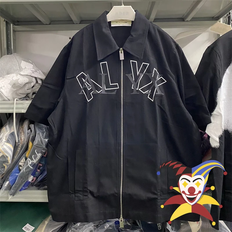 

Functional ALYX Zipper Shirts Men Women Stroke Overlapping Logo 1017 ALYX 9SM Short Sleeved Shirt